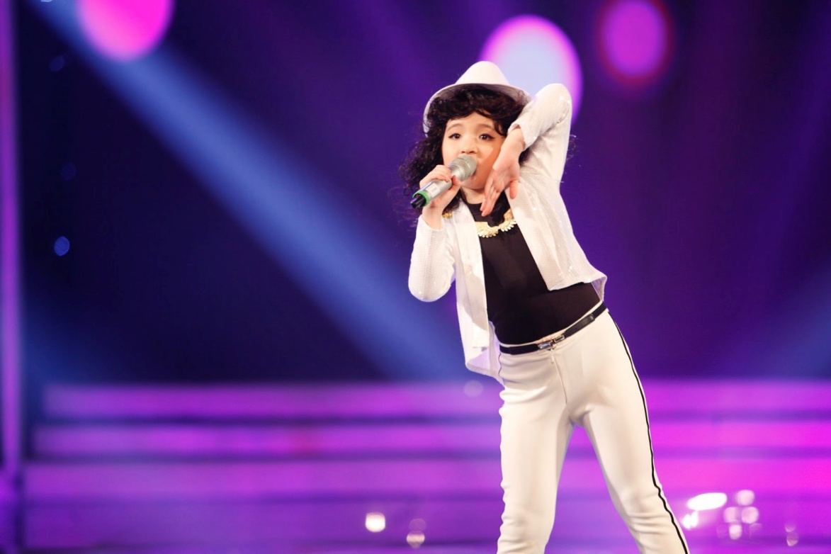 Ngô Phương Bích Ngọc “Công chúa răng sún” tỏa sáng tài năng ở Vietnam’s Got Talent 2015