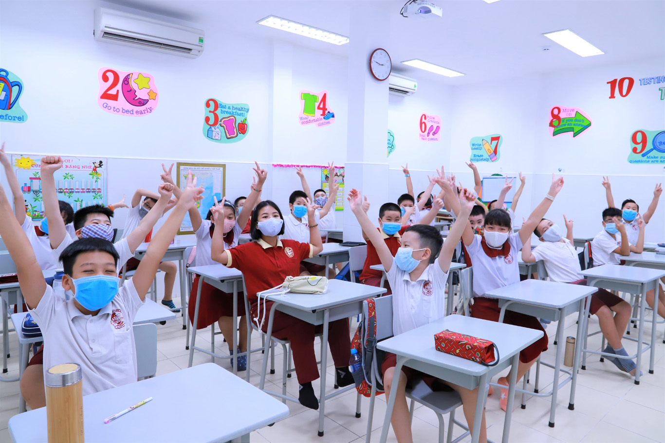 Học sinh Asian School háo hức trở lại trường sau thời gian dài nghỉ học do dịch Covid-19