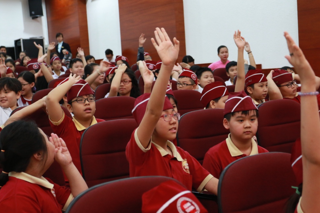 Thanh Bùi mang thông điệp DON’T USE RHINO HORN đến với học sinh Asian School