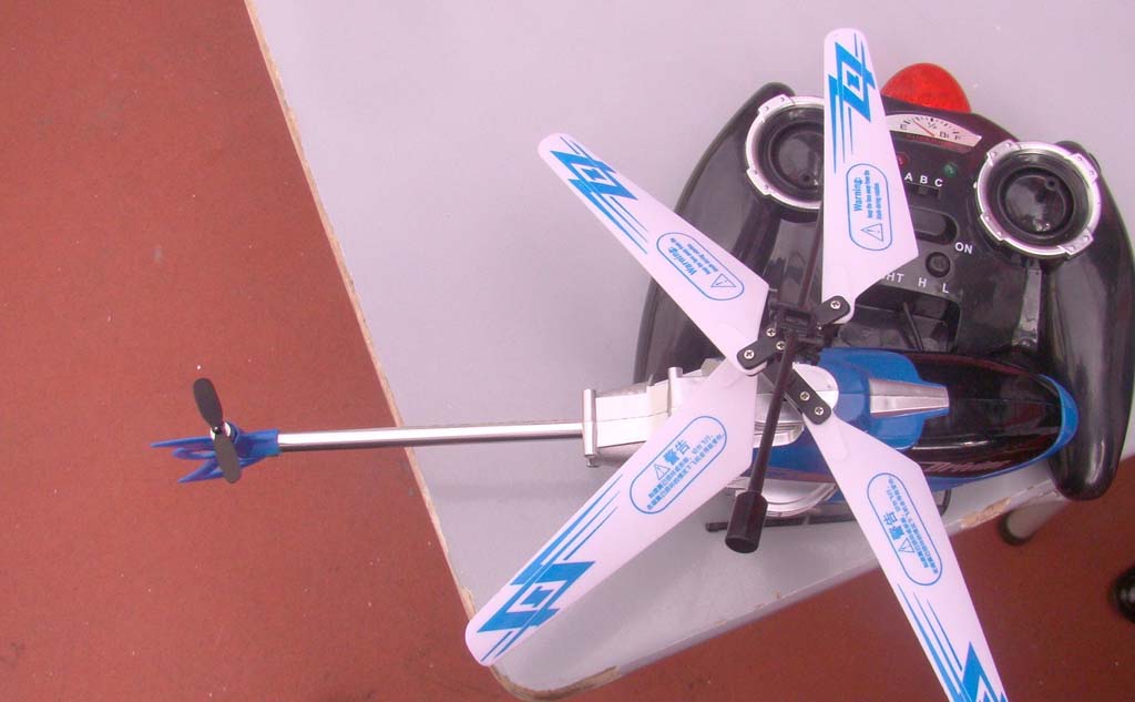 Mô hình trực thăng tham gia thi đấu vật thể bay