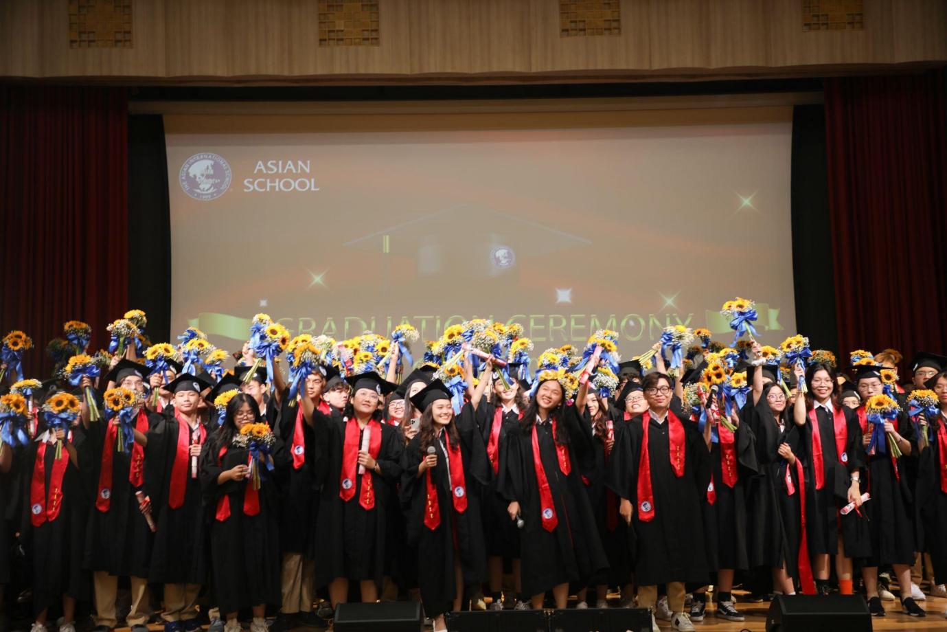 Asian School tổ chức Lễ tốt nghiệp cho 400 tân tú tài<img src='/App_Themes/Default/Images/iconnew.gif' alt='' />