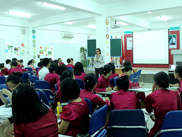 TẬP HUẤN GIÁO VIÊN TRỢ GIẢNG 2014 <br>"Bring your classroom to life"
